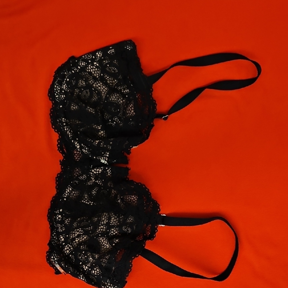 Elegant Black Lace Bra with Underwire Support